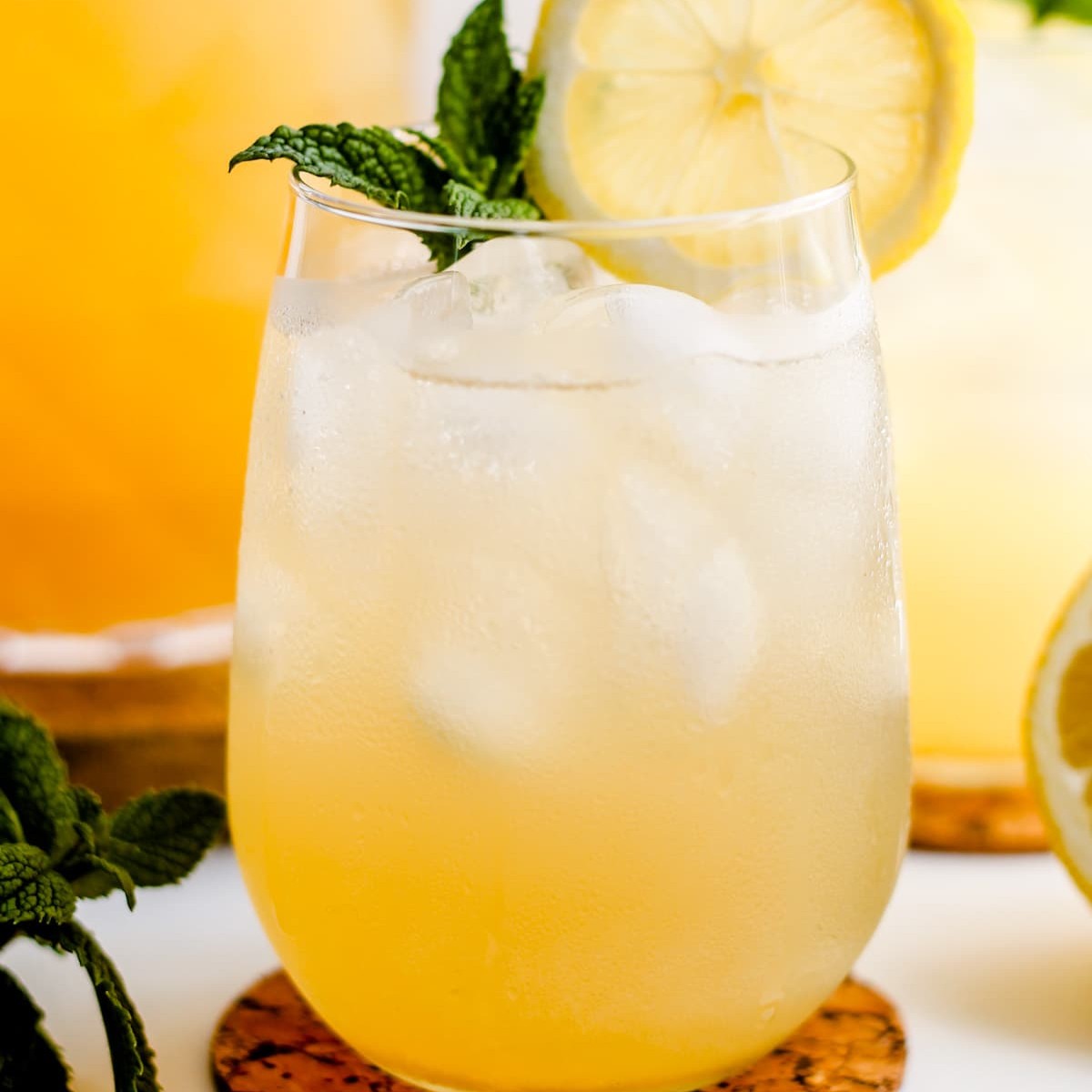 Iced Green Tea in a glass with min and lemon slice